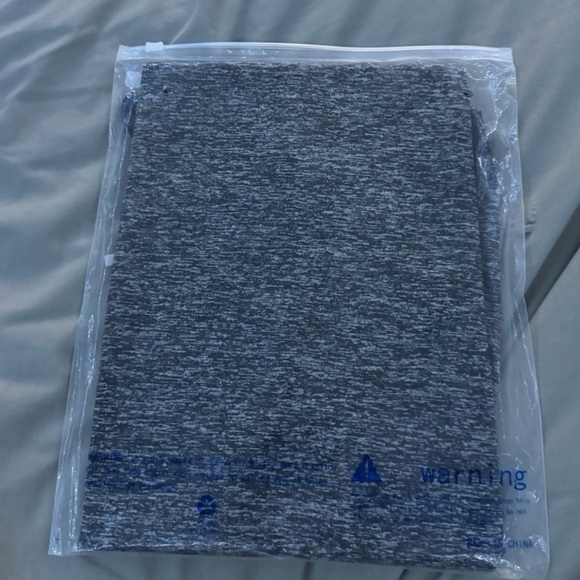 Workout top - Picture 3 of 3